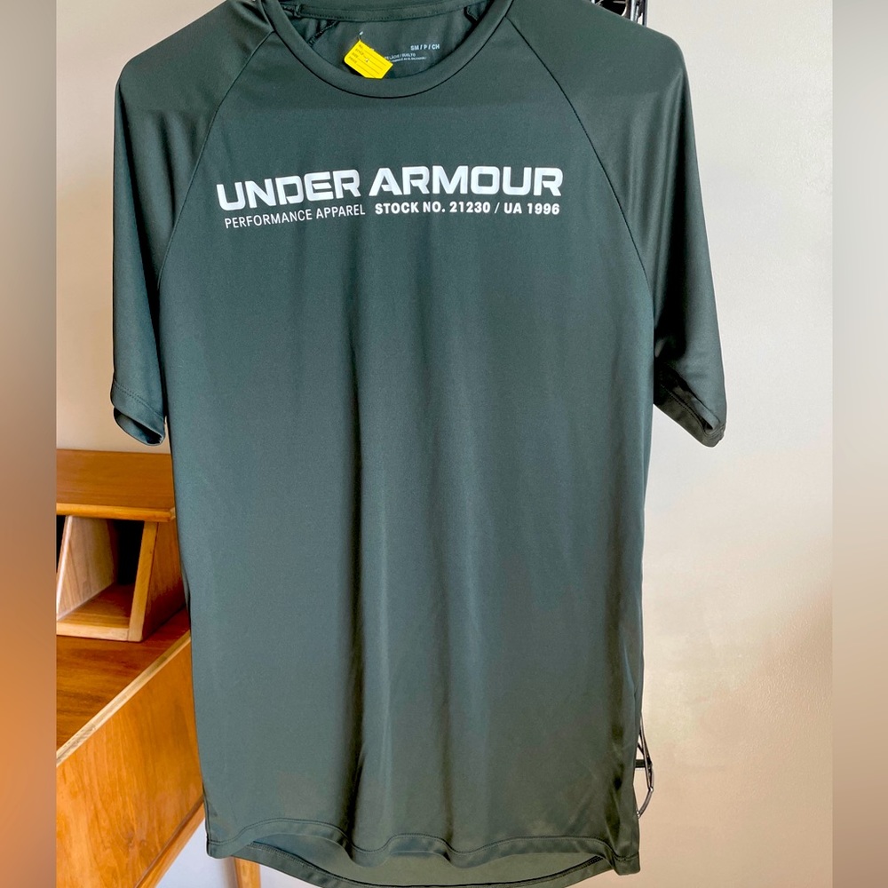 Under Armour Performance Apparel DriFit Shirt, Small Loose Fit Green UA Shirt